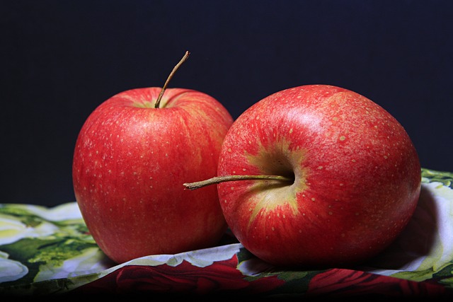 dvě jablka
